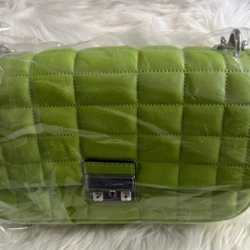 Michael Kors Gently Used Tribeca - Picture 5 of 5